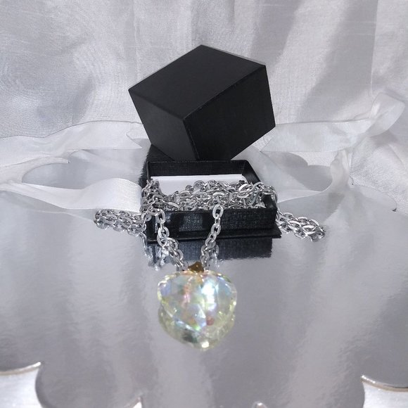 VINTAGE Holographic AURORA BOREALIS Crystal Heart PENDANT NECKLACE with Chain - Picture 5 of 7